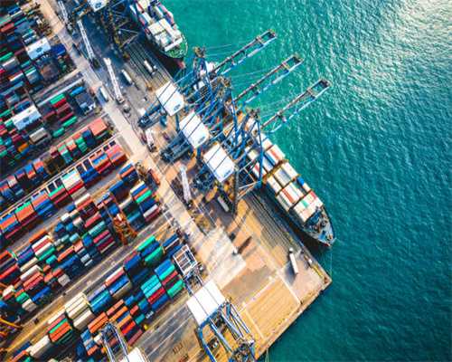 初三男孩手机被收直接跳楼威胁，女教师被吓腿软！评论区一片指责