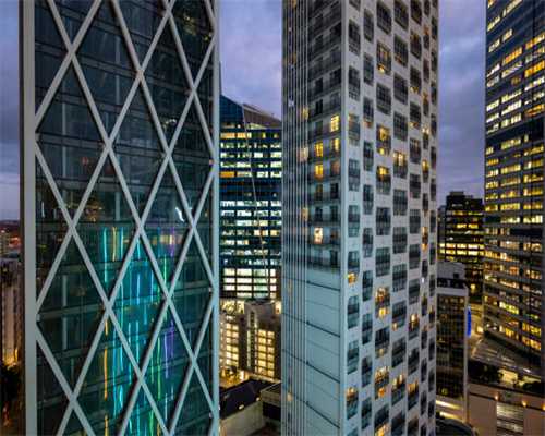 收割机突然起火村民齐伸援手