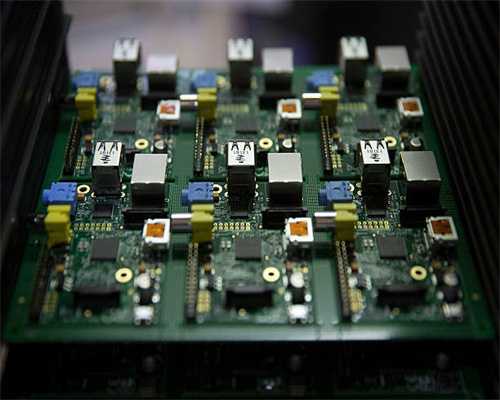 如何调节雷蒙磨粉机的出料细度？