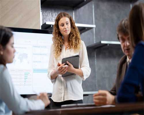 河北收割机触电，妻子说车刚买三天。老司机：法拉第笼能救命